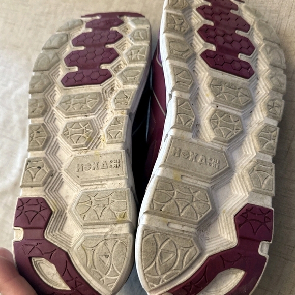 Hoka One Conquest Womans Running Shoes In Mulberry 7 - Picture 4 of 7